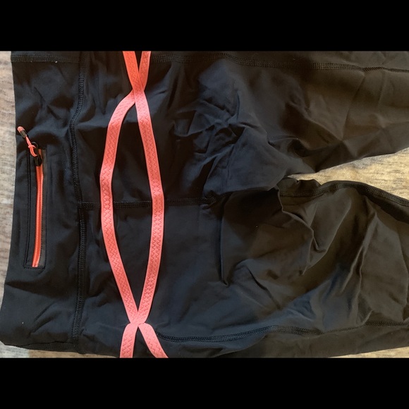 Lululemon - Picture 3 of 5